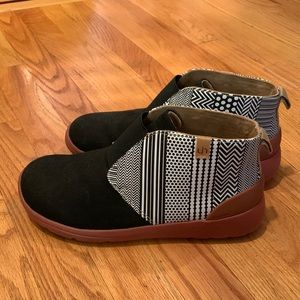 UIN Bootie, size 8.5, black and white from Kenya collection.